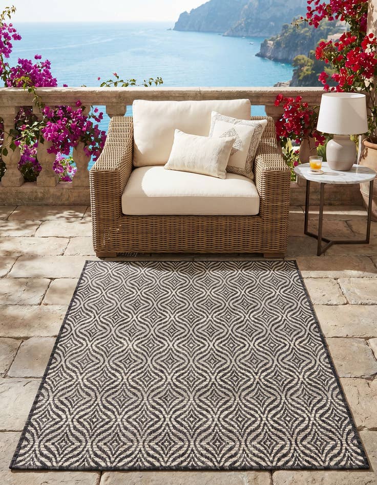 Detail image of 3' x 5' 3 Easy-Clean Lattice Indoor / Outdoor Rug