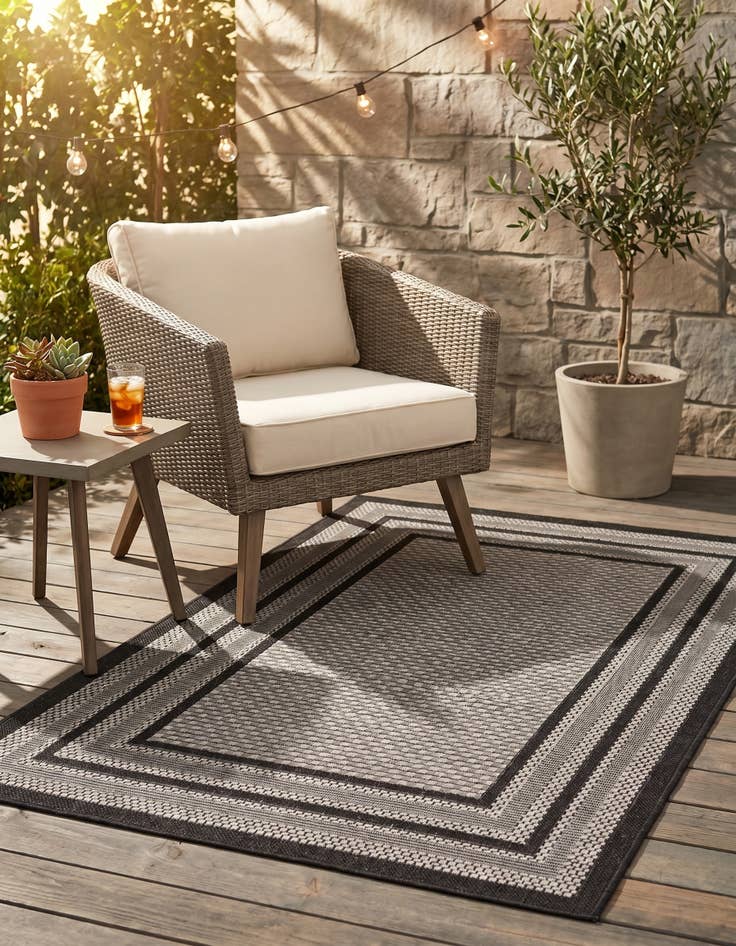 Detail image of 3' 3 x 5' Easy-Clean Border Indoor / Outdoor Rug