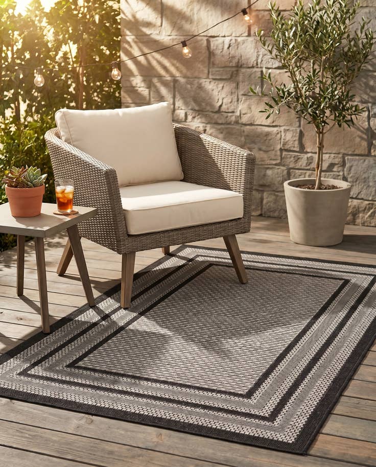 Detail image of 3' 3 x 5' Easy-Clean Border Indoor / Outdoor Rug