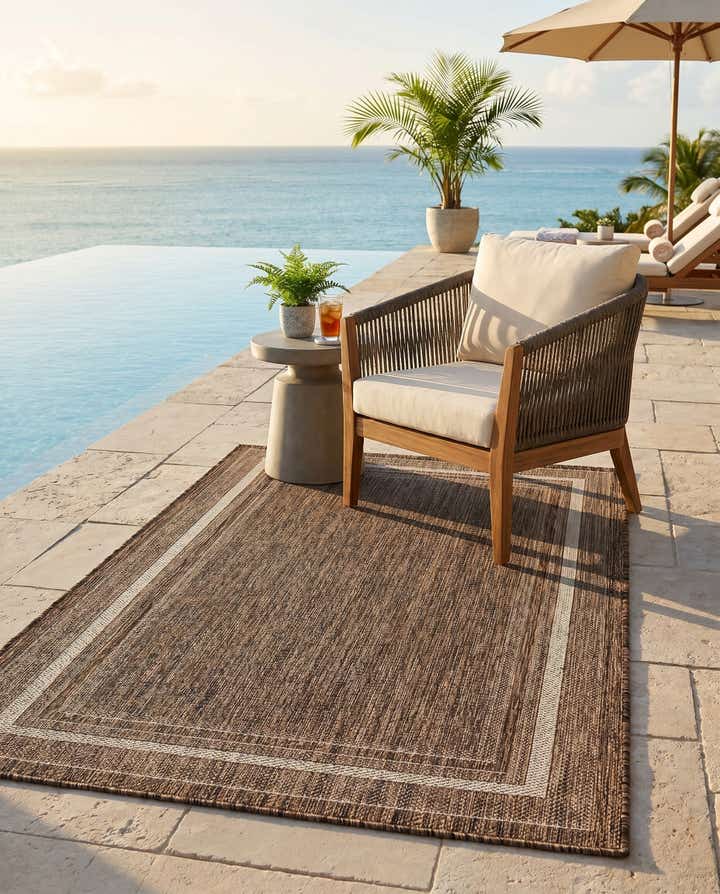 3' 1 x 5' 3 Easy-Clean Border Indoor / Outdoor Rug