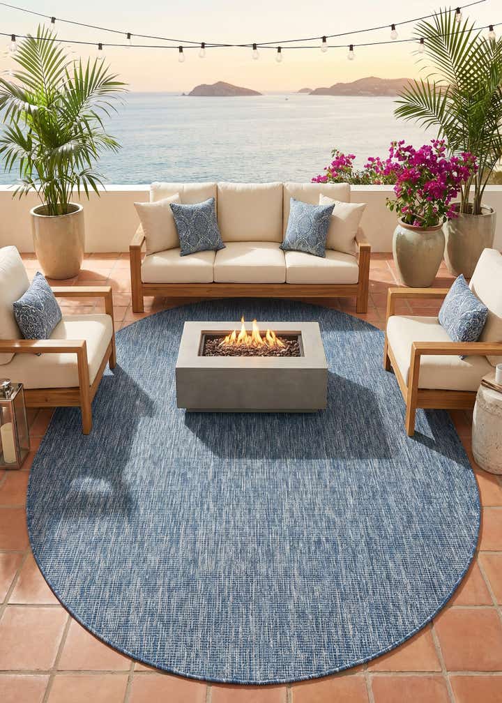7' 10 x 10' Easy-Clean Solid Indoor / Outdoor Oval Rug