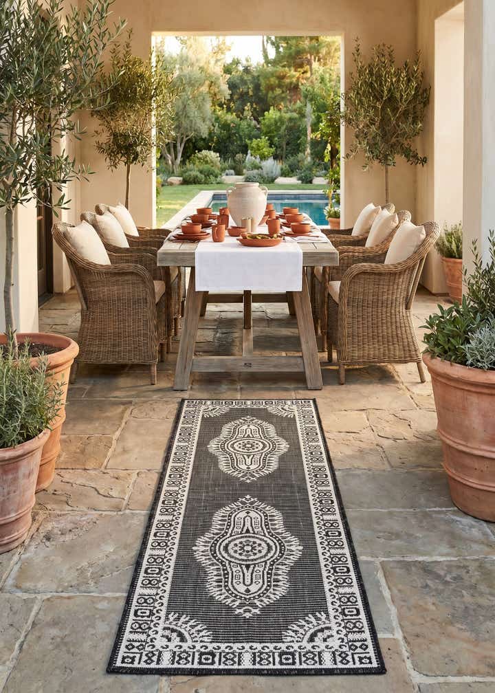 2' x 6' Easy-Clean Traditional Indoor / Outdoor Runner Rug