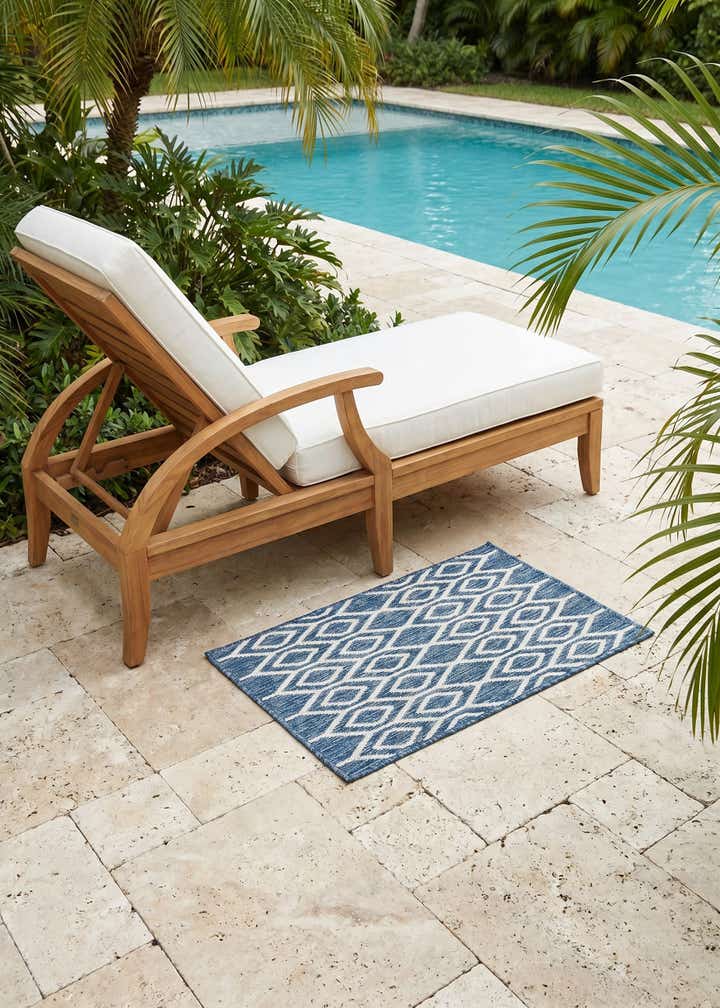 2' x 3' Easy-Clean Jill Zarin Turks and Caicos Indoor / Outdoor Rug