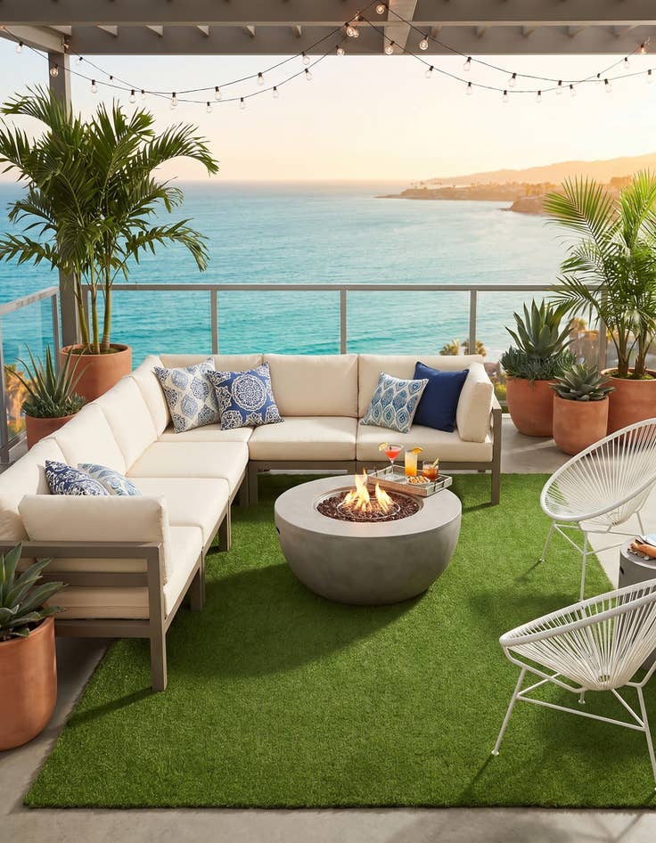 Detail image of 10' x 14' Easy-Clean Grass Indoor / Outdoor Rug