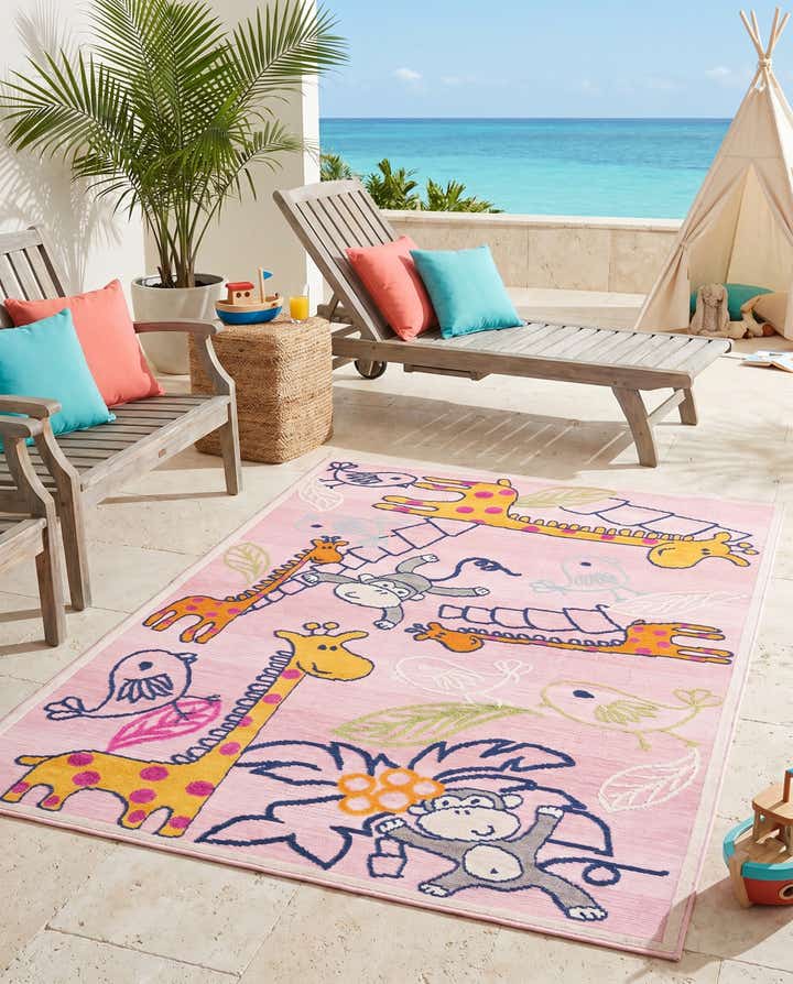 5' 3 x 7' 7 Easy-Clean Indoor / Outdoor Rug