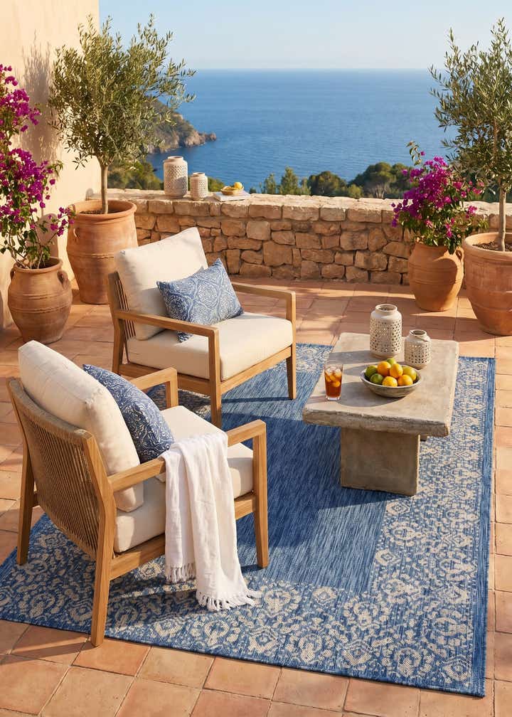6' x 9' Easy-Clean Border Indoor / Outdoor Rug