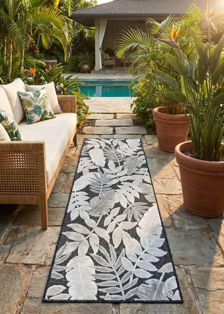 2' 2 x 6' Easy-Clean Botanical Indoor / Outdoor Runner Rug