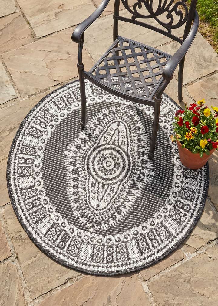 3' x 3' Easy-Clean Traditional Indoor / Outdoor Round Rug