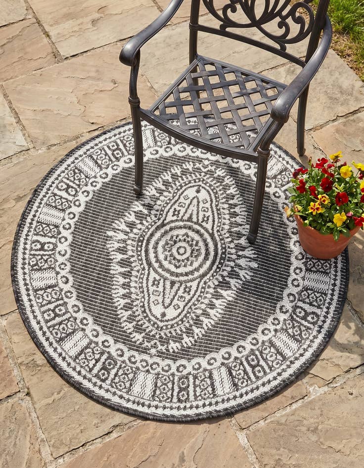 Detail image of 3' x 3' Easy-Clean Traditional Indoor / Outdoor Round Rug