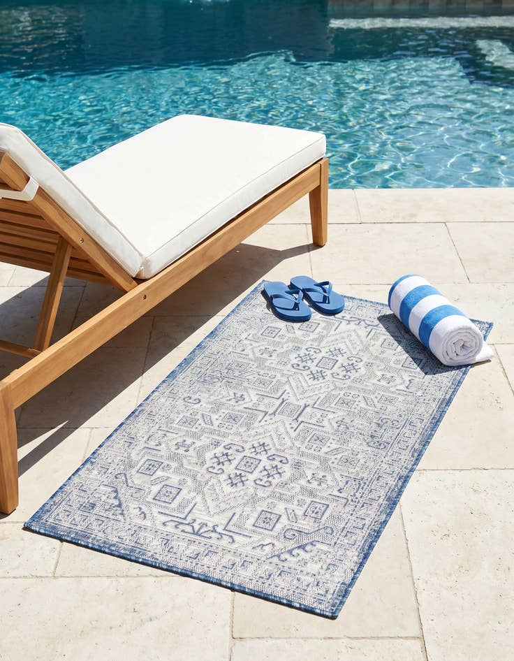 Detail image of 3' x 5' 3 Easy-Clean Aztec Indoor / Outdoor Rug