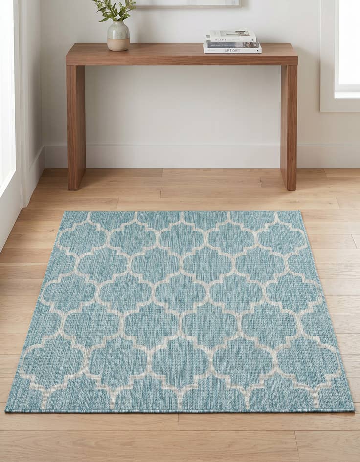 Detail image of 5' 3 x 5' 3 Easy-Clean Lattice Indoor / Outdoor Square Rug