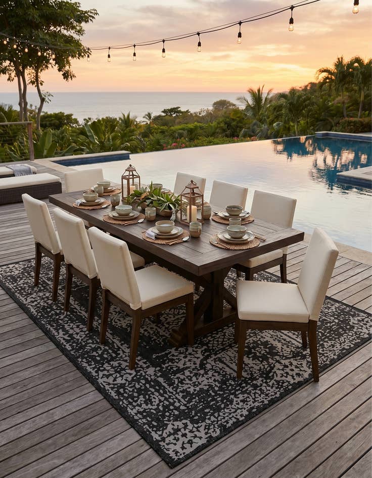 Detail image of 7' 10 x 10' Easy-Clean Traditional Indoor / Outdoor Rug