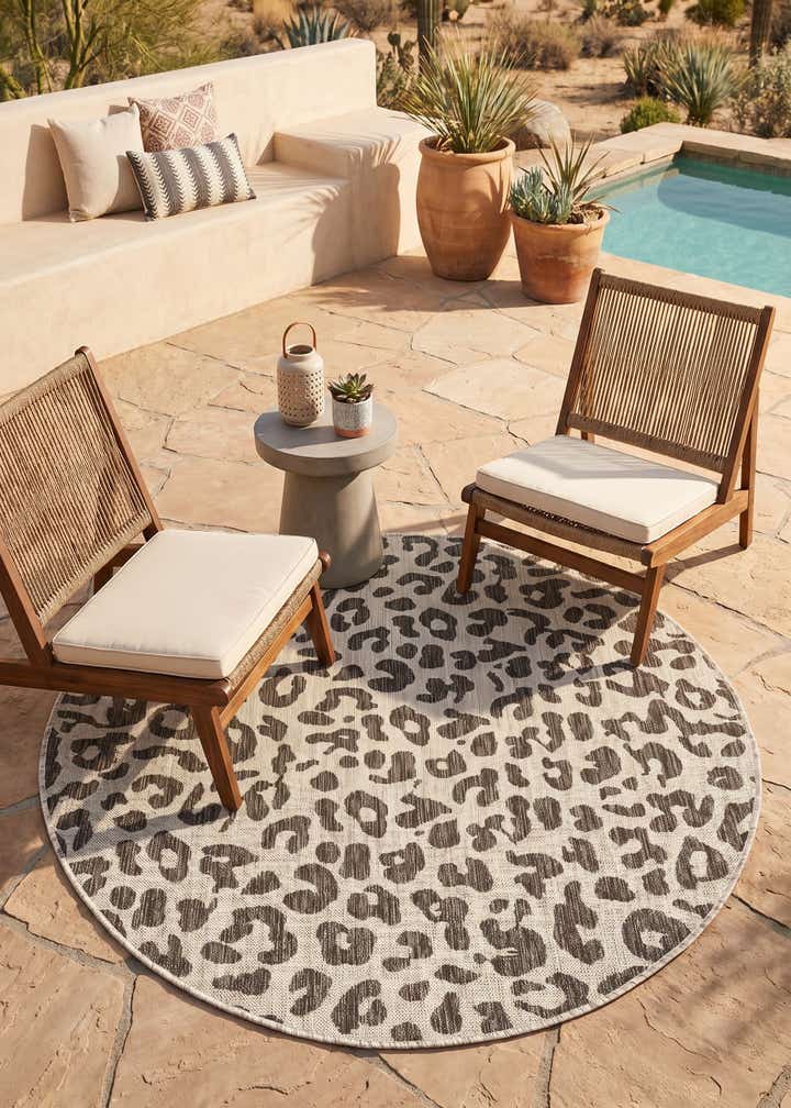 5' 3 x 5' 3 Easy-Clean Safari Indoor / Outdoor Round Rug