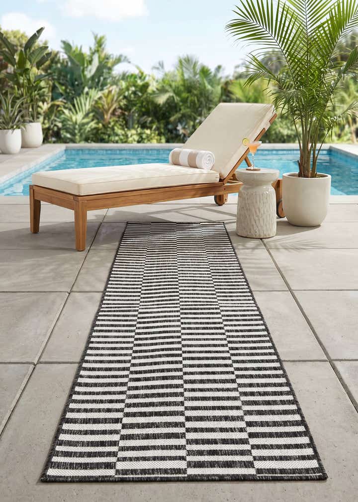 2' x 6' Easy-Clean Striped Indoor / Outdoor Runner Rug