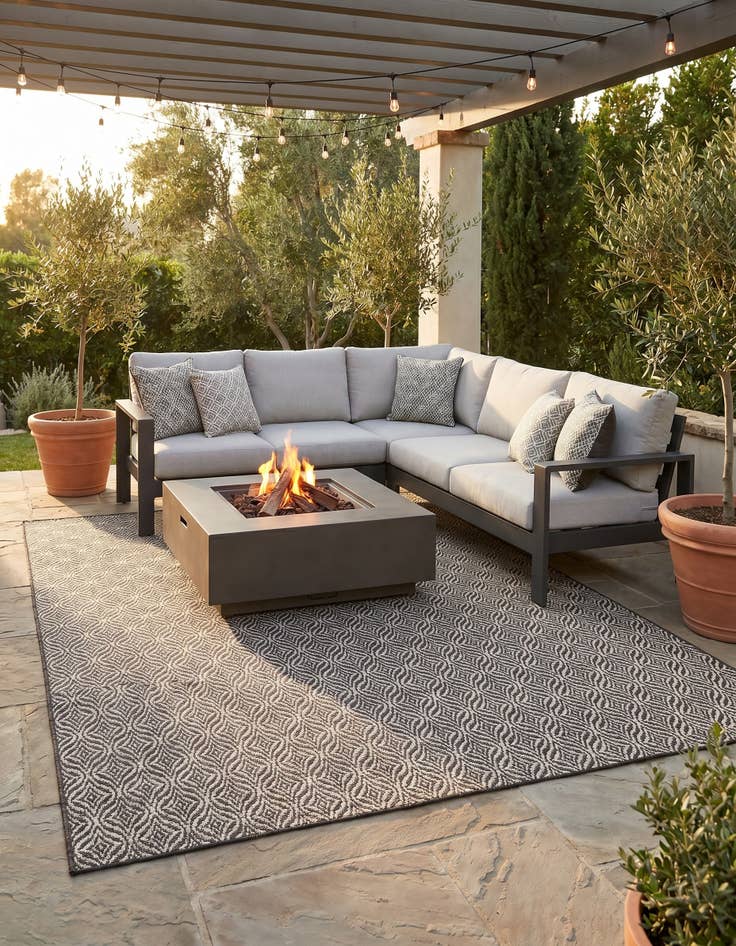 Detail image of 7' 10 x 10' Easy-Clean Lattice Indoor / Outdoor Rug