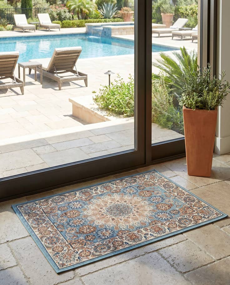 Detail image of 2' x 3' 1 Easy-Clean Traditional Indoor / Outdoor Rug