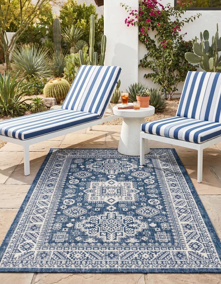 Detail image of 4' x 6' Easy-Clean Aztec Indoor / Outdoor Rug