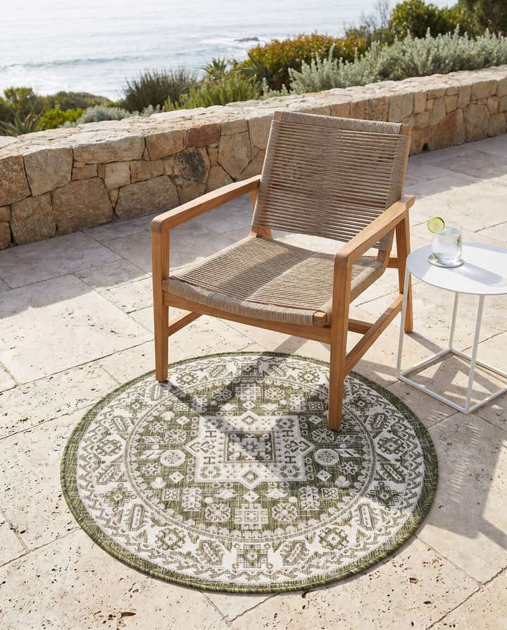 3' x 3' Easy-Clean Aztec Indoor / Outdoor Round Rug