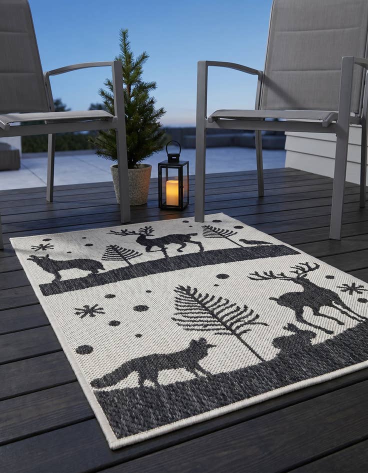 Detail image of 2' x 3' Easy-Clean Holiday Indoor / Outdoor Rug