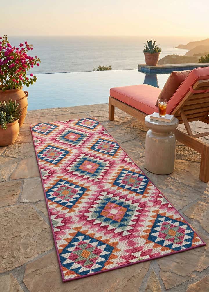 2' 7 x 5' 3 Easy-Clean Southwestern Indoor / Outdoor Runner Rug