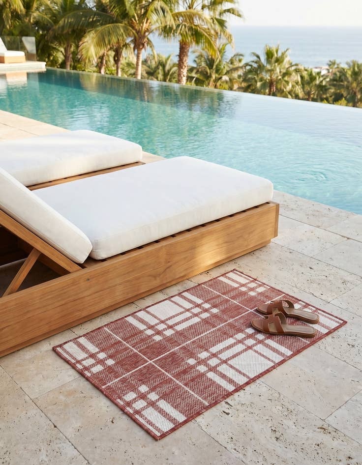 Detail image of 2' x 3' Easy-Clean Checkered Indoor / Outdoor Rug