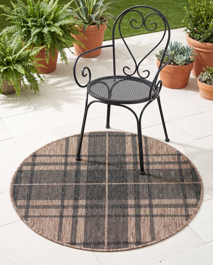 Detail image of 3' x 3' Easy-Clean Checkered Indoor / Outdoor Round Rug