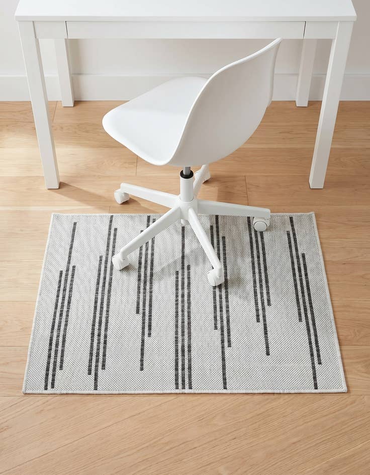 Detail image of 2' x 3' Easy-Clean Modern Indoor / Outdoor Rug