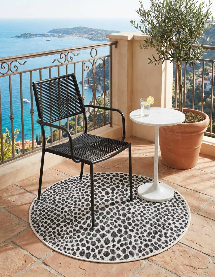 Detail image of 3' x 3' Easy-Clean Jill Zarin Cape Town Indoor / Outdoor Round Rug