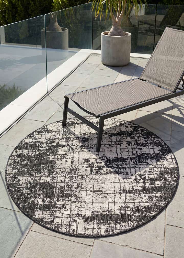 4' x 4' Easy-Clean Modern Indoor / Outdoor Round Rug