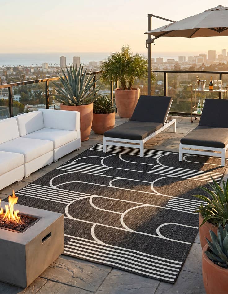 Detail image of 6' x 9' Easy-Clean Modern Indoor / Outdoor Rug