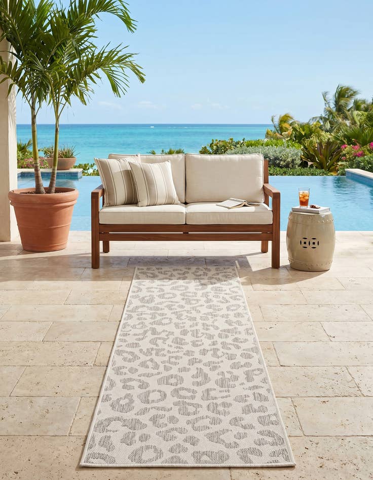 Detail image of 2' x 6' Easy-Clean Safari Indoor / Outdoor Runner Rug