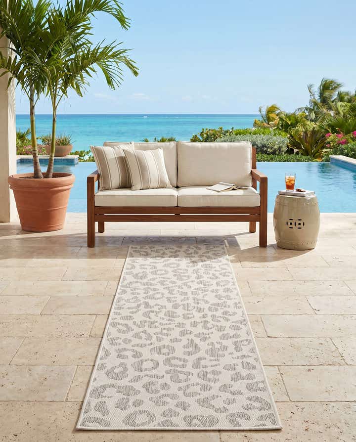 2' x 6' Easy-Clean Safari Indoor / Outdoor Runner Rug