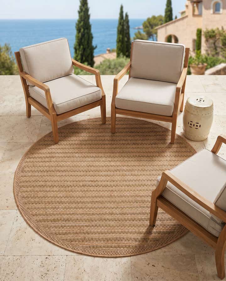5' 3 x 5' 3 Easy-Clean Border Indoor / Outdoor Round Rug