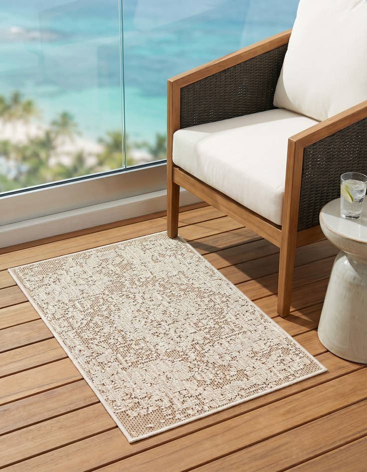 Detail image of 2' x 3' 1 Easy-Clean Traditional Indoor / Outdoor Rug