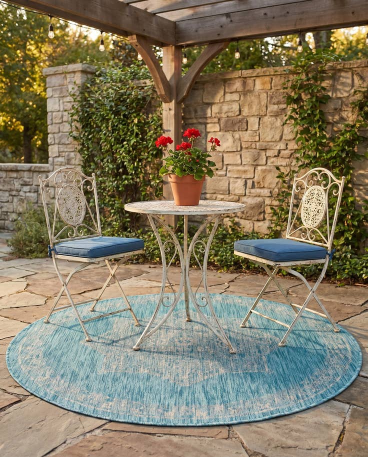 Detail image of 4' x 4' Easy-Clean Traditional Indoor / Outdoor Round Rug