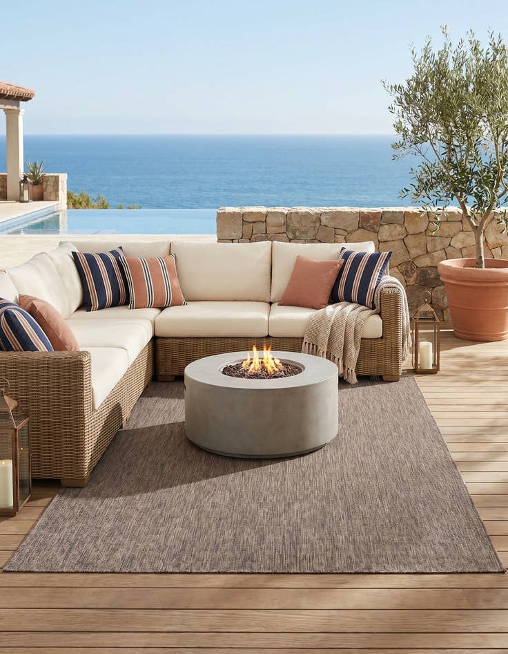 Detail image of 7' 10 x 10' Easy-Clean Solid Indoor / Outdoor Rug