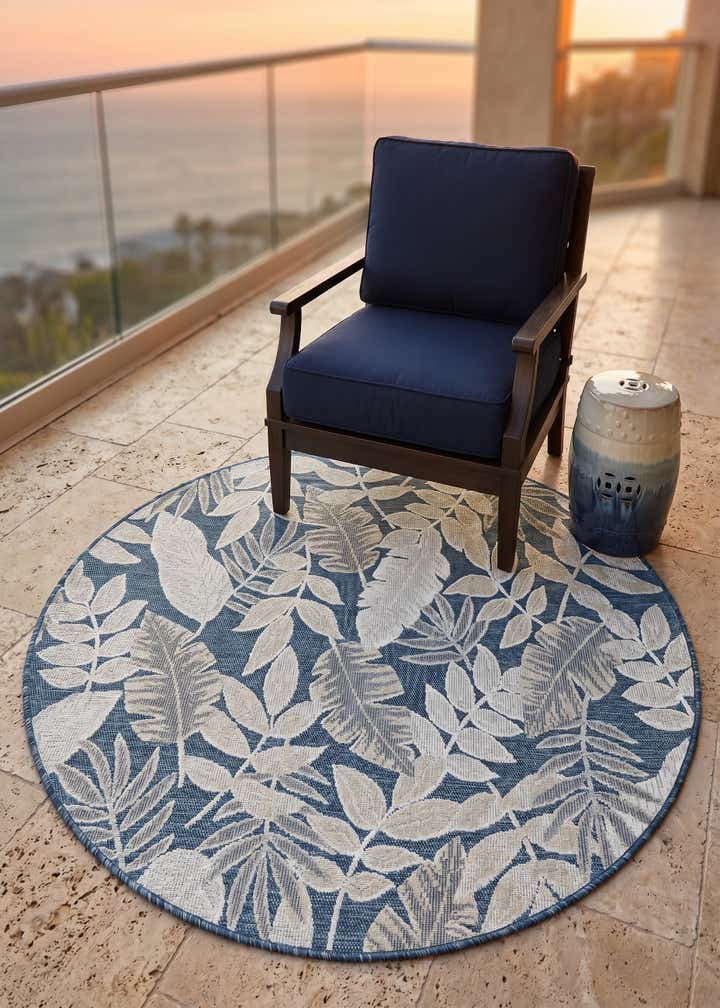 4' 5 x 4' 5 Easy-Clean Botanical Indoor / Outdoor Round Rug