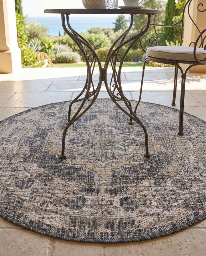 3' x 3' Easy-Clean Traditional Indoor / Outdoor Round Rug