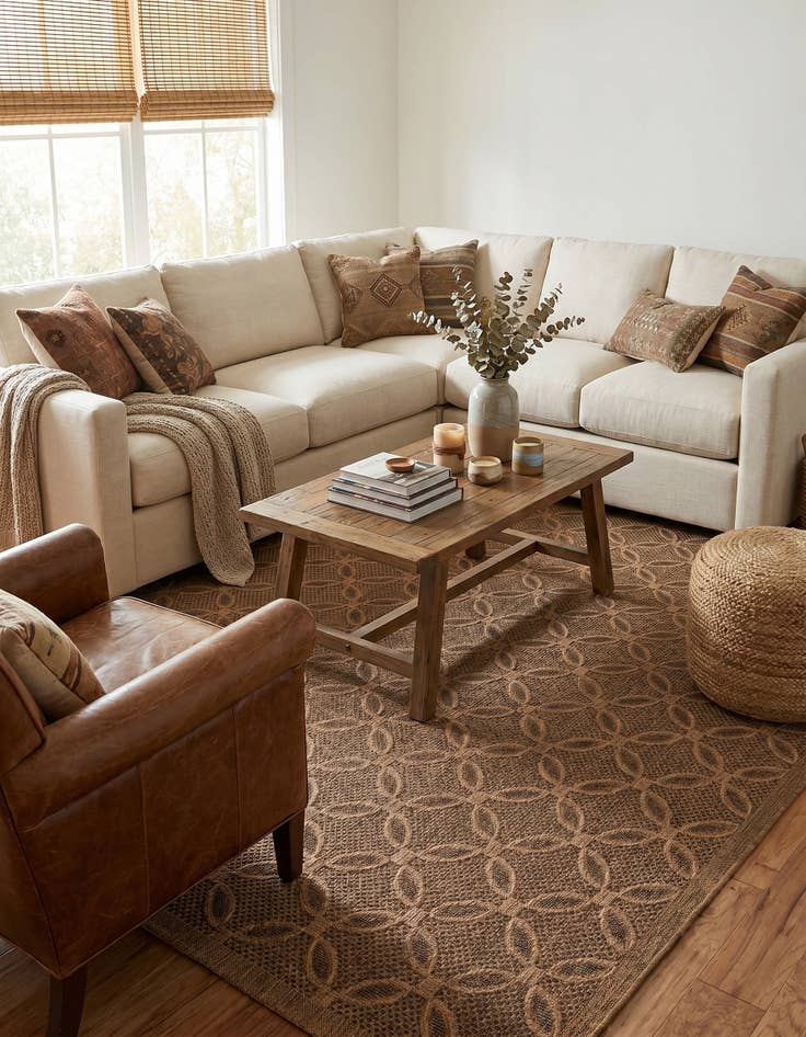 Detail image of 7' x 10' Easy-Clean Lattice Indoor / Outdoor Rug