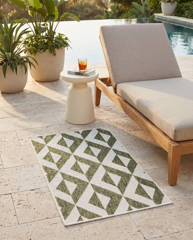 Detail image of 2' x 3' Easy-Clean Jill Zarin Napa Indoor / Outdoor Rug