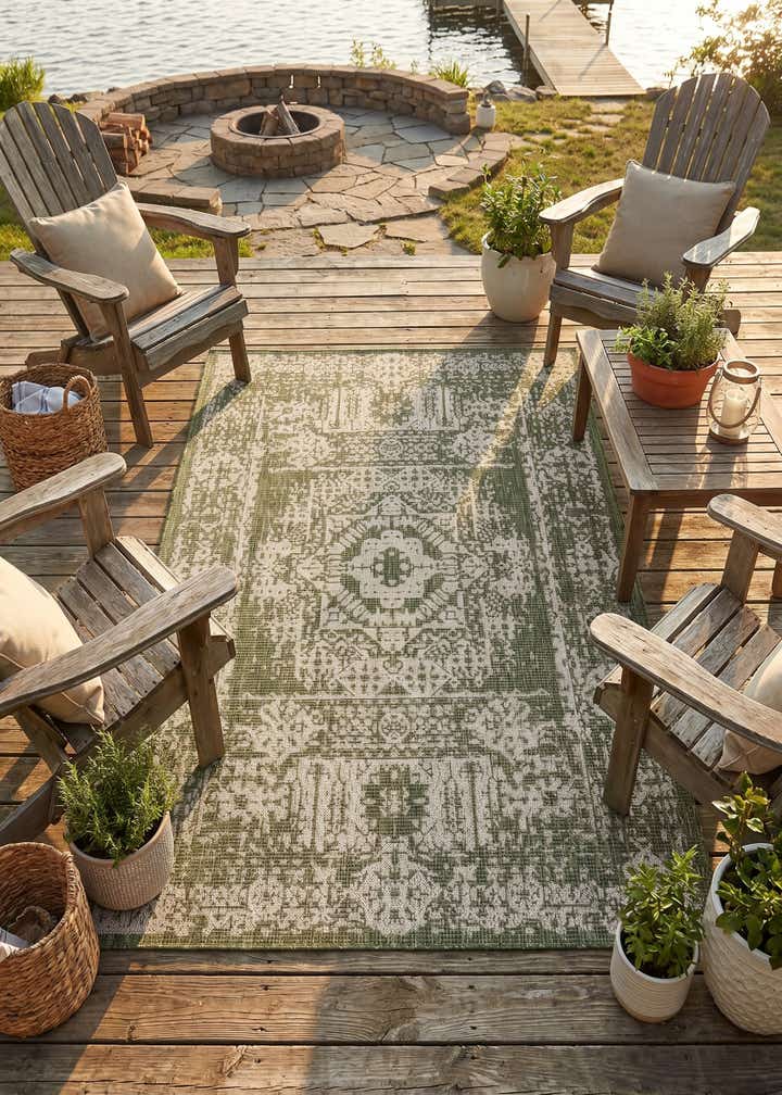 5' 3 x 8' Easy-Clean Traditional Indoor / Outdoor Rug