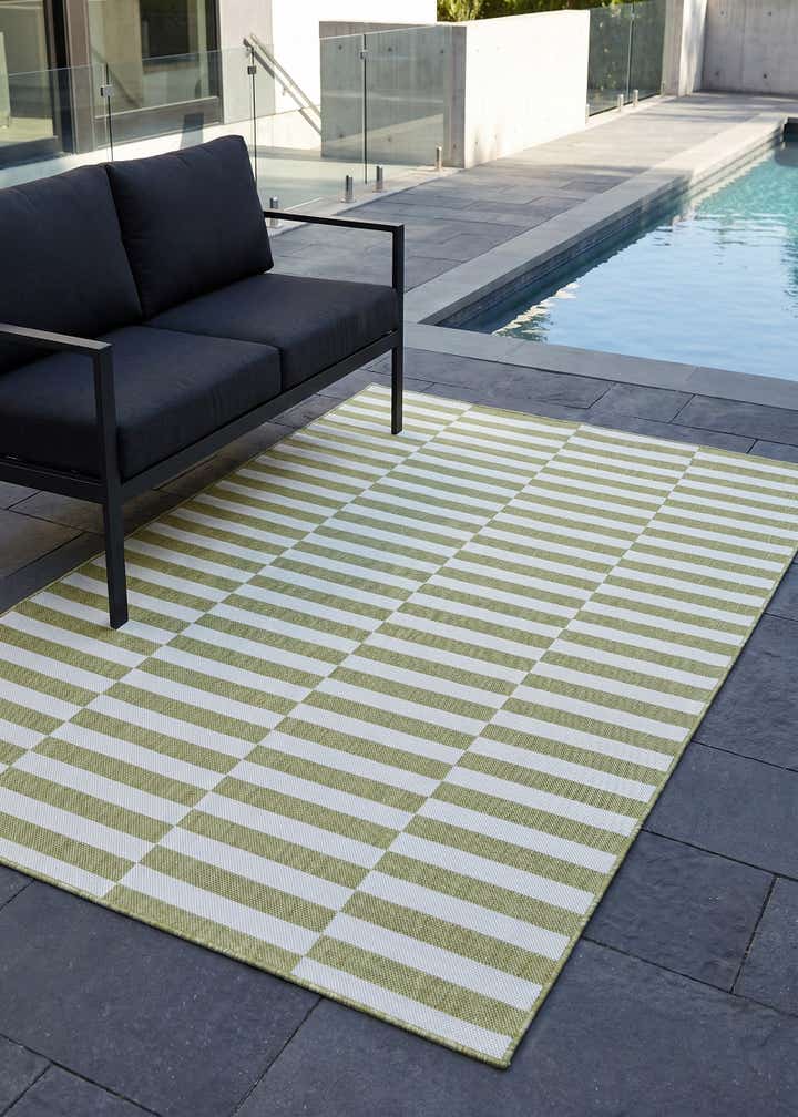 5' 3 x 7' Easy-Clean Striped Indoor / Outdoor Rug
