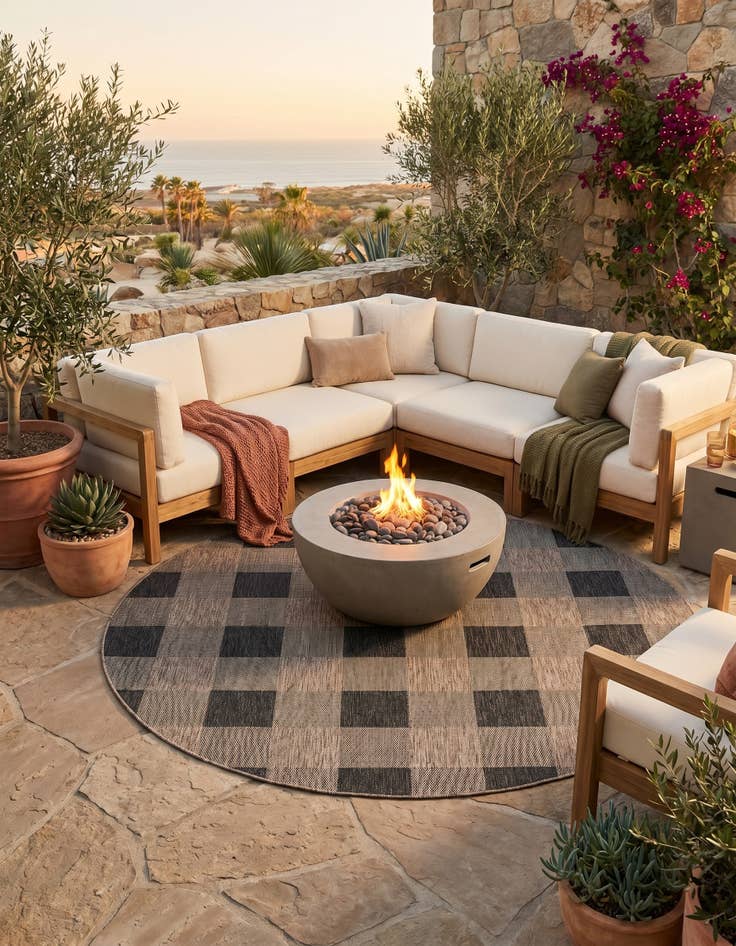 Detail image of 7' 10 x 7' 10 Easy-Clean Checkered Indoor / Outdoor Round Rug