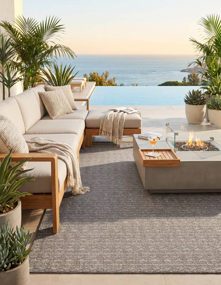 Detail image of 7' x 10' Easy-Clean Modern Indoor / Outdoor Rug