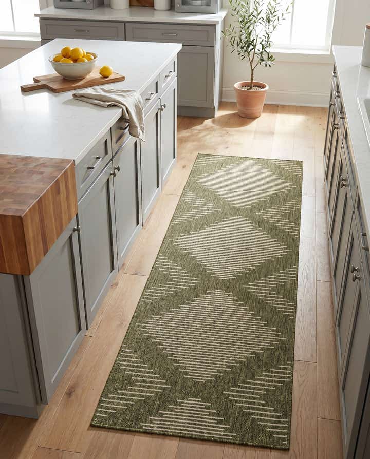 2' x 8' Easy-Clean Modern Indoor / Outdoor Runner Rug