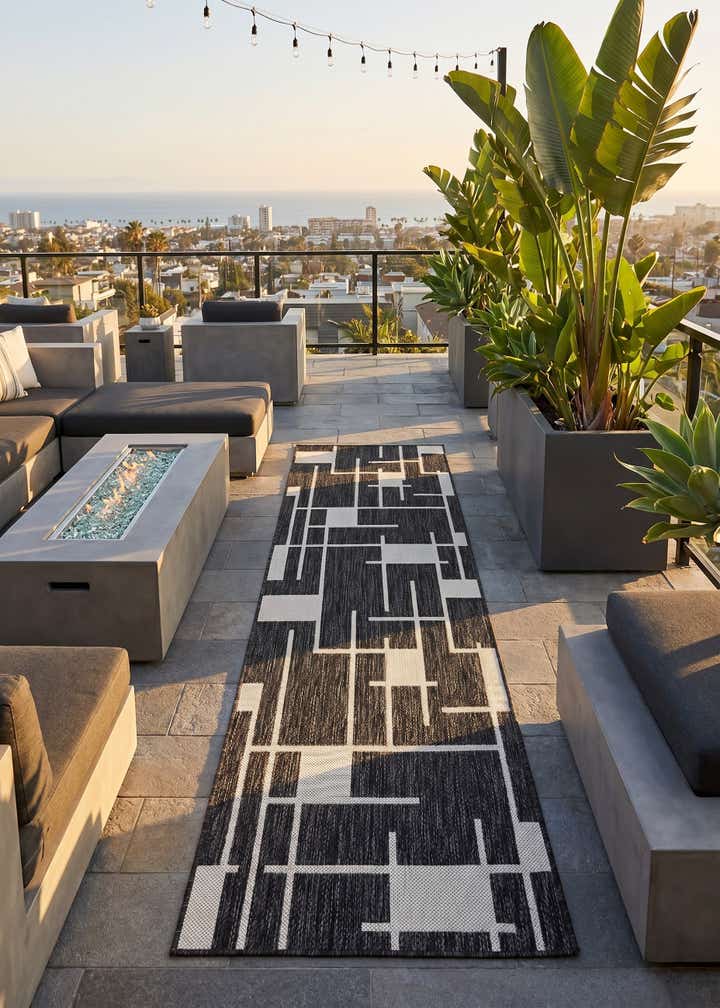 2' x 6' Easy-Clean Modern Indoor / Outdoor Runner Rug