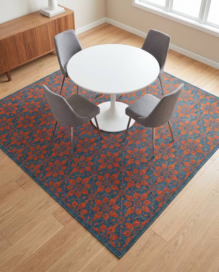 Detail image of 7' 10 x 7' 10 Easy-Clean Lattice Indoor / Outdoor Square Rug
