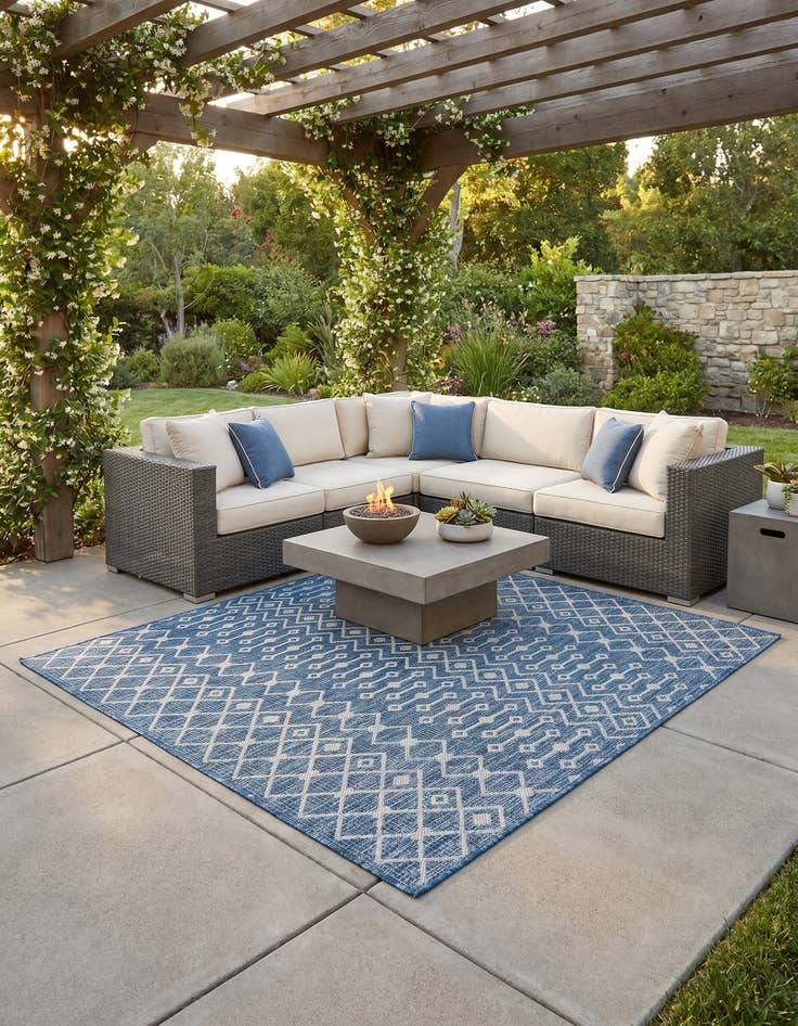 Detail image of 5' 3 x 5' 3 Easy-Clean Lattice Indoor / Outdoor Square Rug