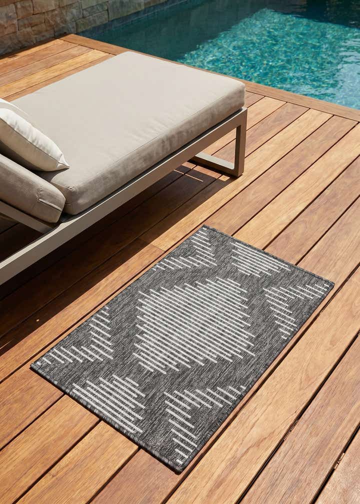 2' x 3' Easy-Clean Modern Indoor / Outdoor Rug