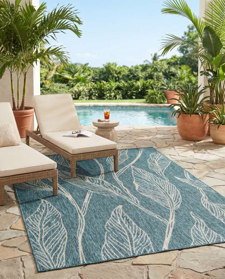 5' 3 x 8' Easy-Clean Botanical Indoor / Outdoor Rug